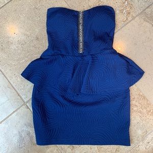 Super cute navy strapless peplum style dress💙